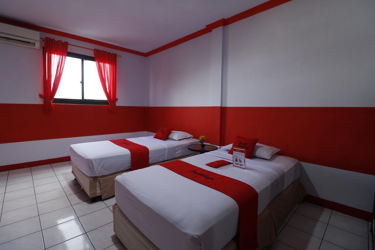 RedDoorz Plus @ Samratulangi Manado Zewnętrze zdjęcie