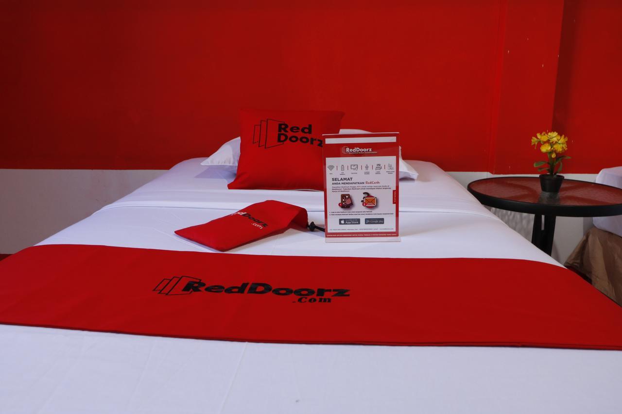 RedDoorz Plus @ Samratulangi Manado Zewnętrze zdjęcie